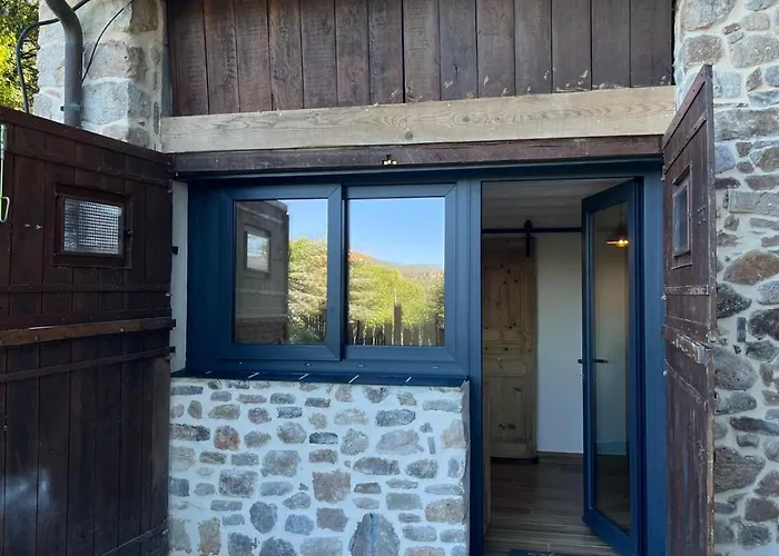 Avec Piscine A Jean Du Gard, Les Ecuries De La Magdelaine Feriehus *